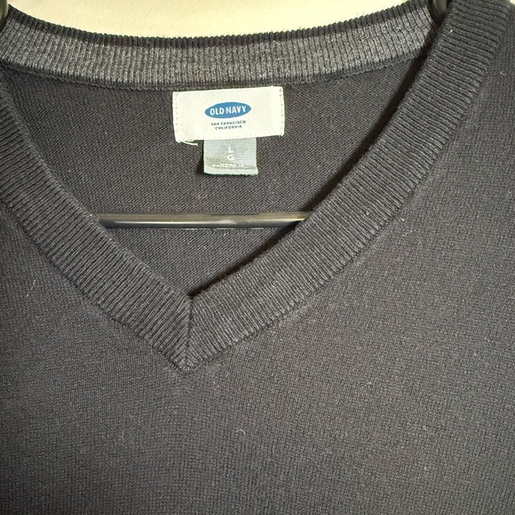 Old Navy Men's Black V-Neck Sweater - Picture 2 of 4